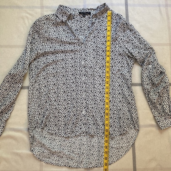 Velvet Heart Black and White Flower Print Button Down Blouse Size Medium - Picture 10 of 12